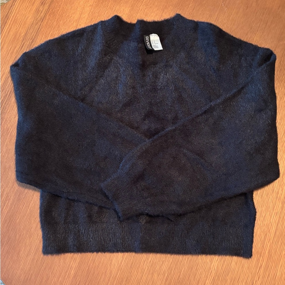 H&M Black Fuzzy Sweater